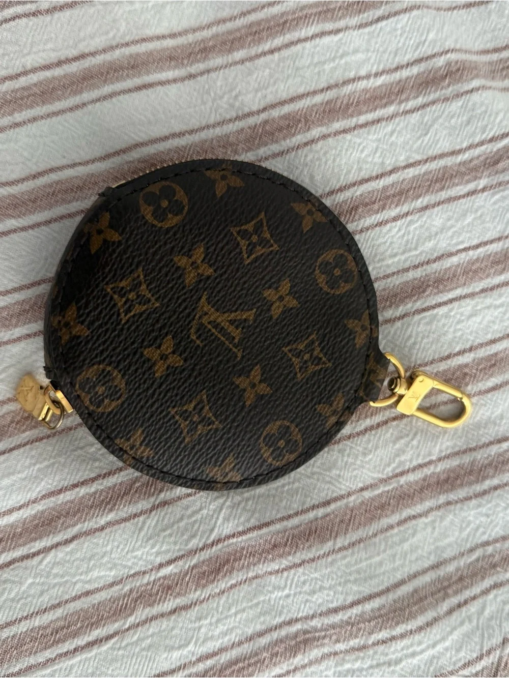 Louis Vuitton round coin